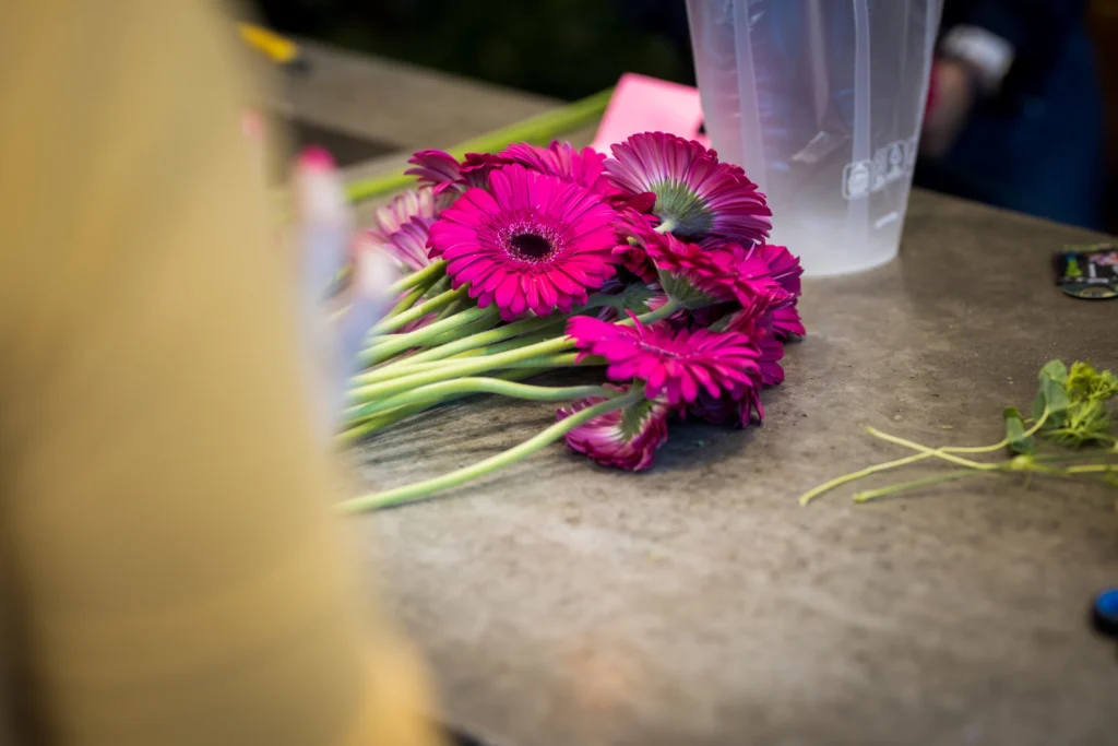 jak powstaje bukiet w pracowni florystycznej