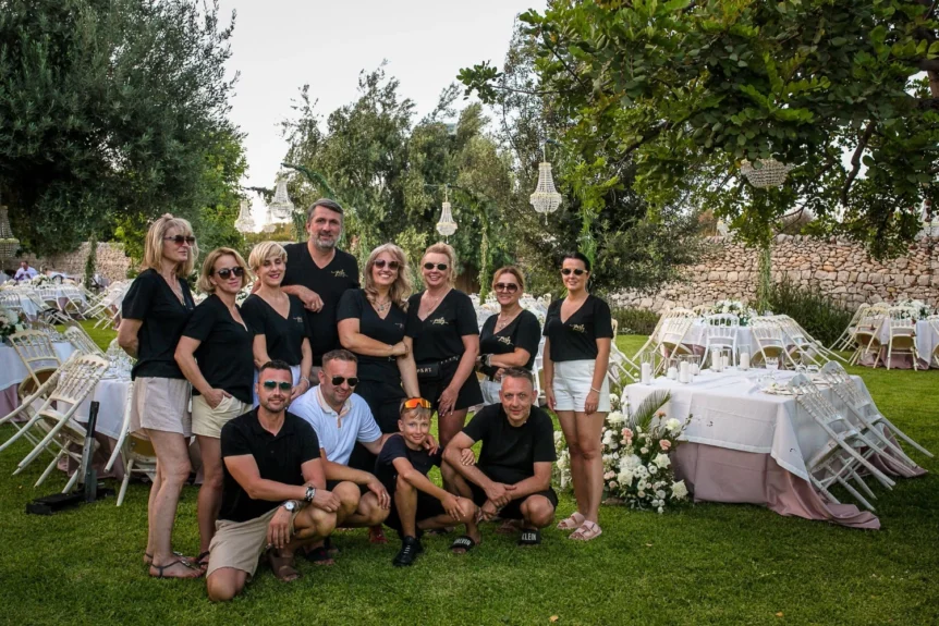 Uczestnicy Party Flowers Workshops 2024 w ogrodzie Villa Barone Alfieri na Sycylii