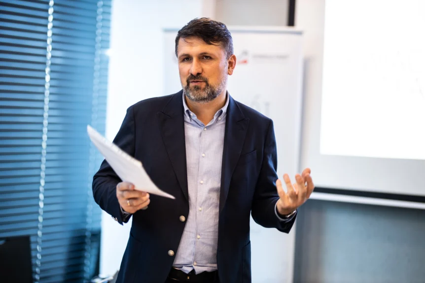 Andrzej Dąbrowski podczas szkolenia biznesowego dla przedsiębiorców z branży florystycznej